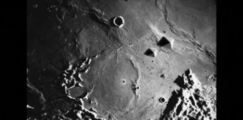 阿波罗20号发现月球女尸是真是假_嫦娥号拍摄到月球女尸_月球上的三眼女尸真相