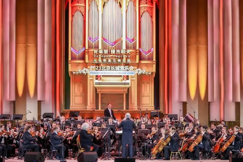 捷杰耶夫首次在亚洲执棒户外音乐会  为2023北京长城音乐会揭幕