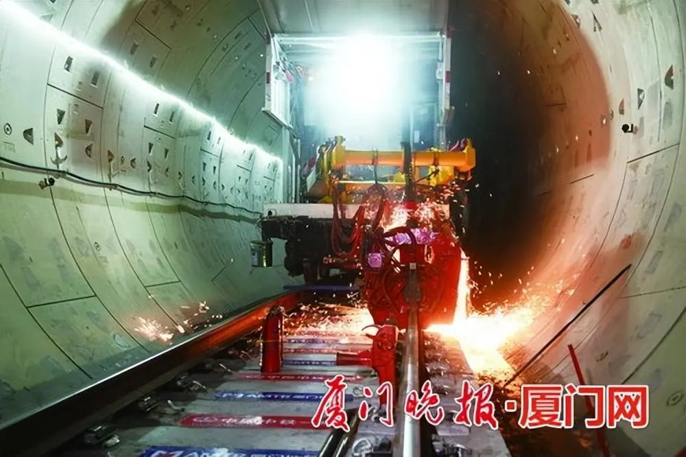 新能源移动钢轨闪光焊轨机在厦门地铁6号线投入使用